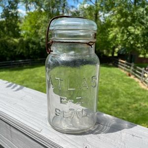 Anchor Hocking Atlas E-Z Seal Bailed lidded Jar